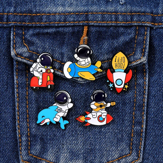 Creative Cartoon Astronaut Enamel Brooch