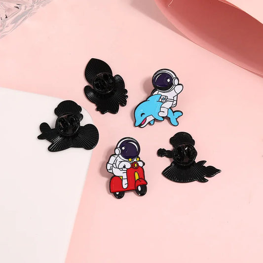Creative Cartoon Astronaut Enamel Brooch