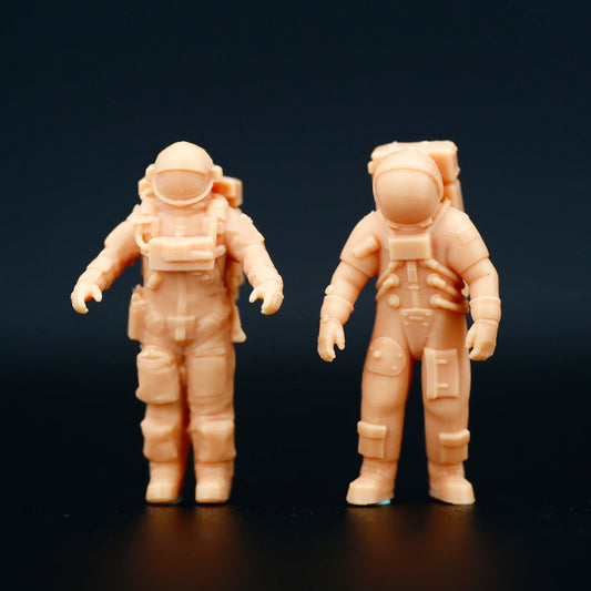 1:64 / 1:87 Mini Astronaut Model – DIY Paintable Figurine