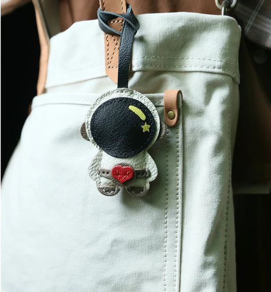Handmade Leather Astronaut Keychain – Custom Bag & Car Pendant Gift
